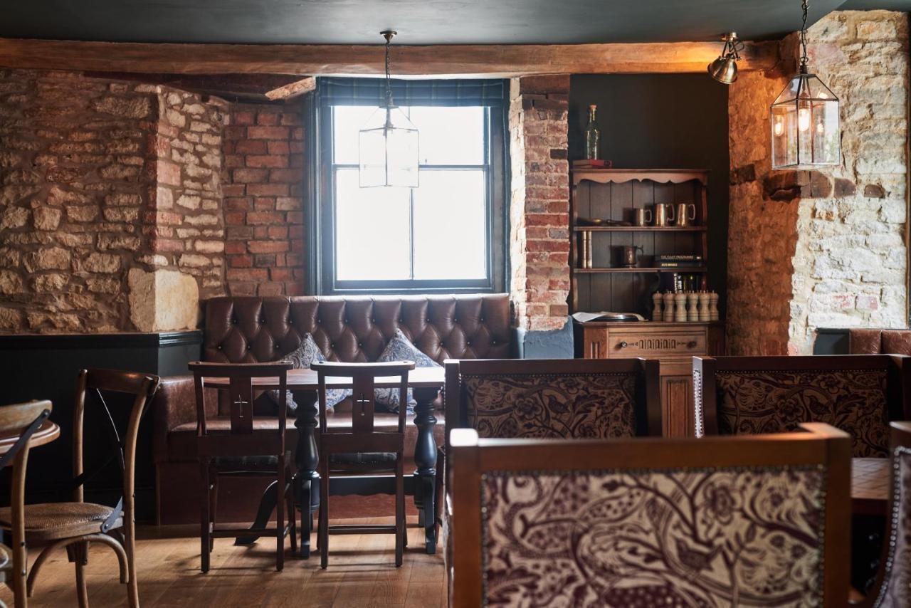 The Kings Arms Hotel Удсток Екстериор снимка