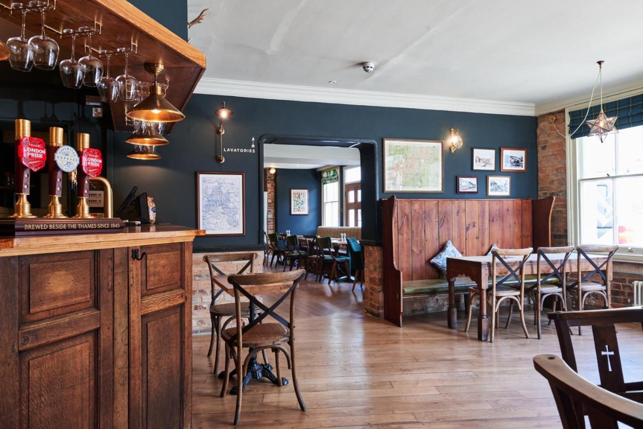 The Kings Arms Hotel Удсток Екстериор снимка