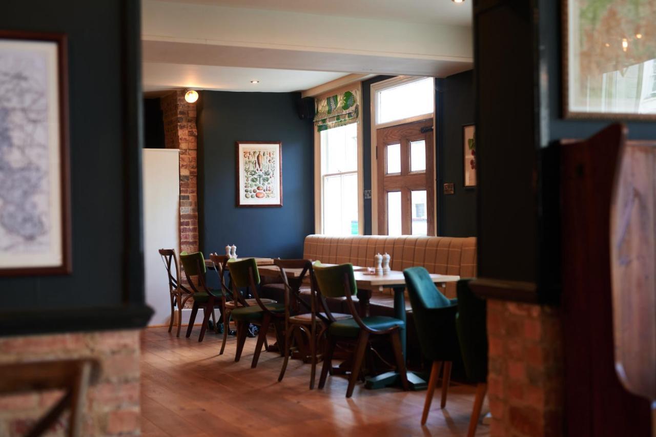 The Kings Arms Hotel Удсток Екстериор снимка