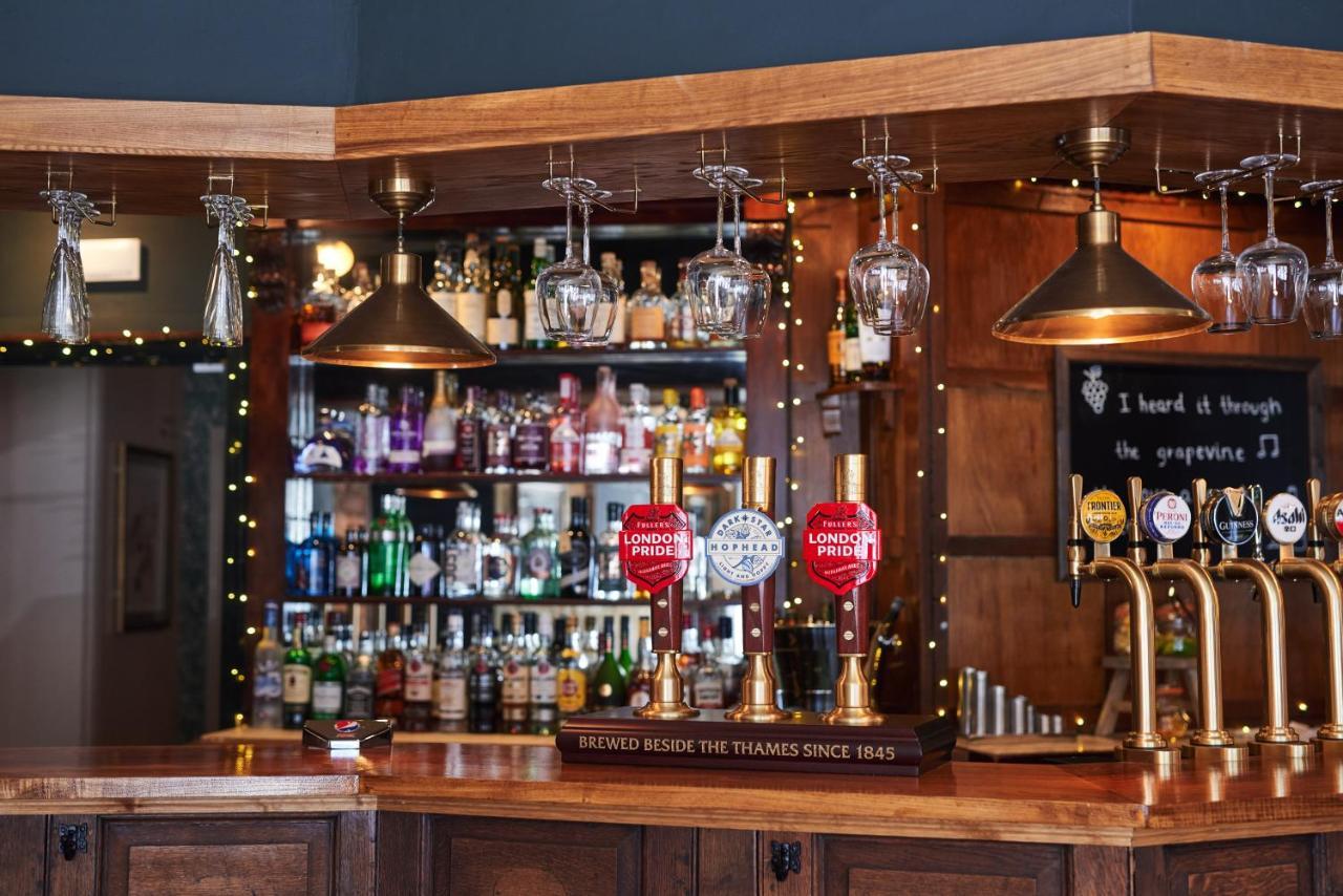 The Kings Arms Hotel Удсток Екстериор снимка