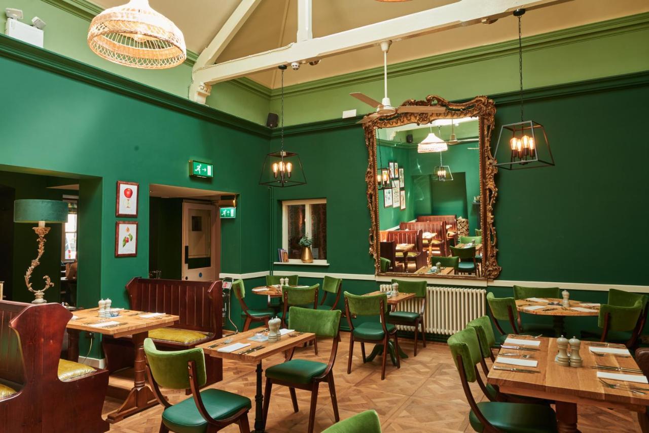 The Kings Arms Hotel Удсток Екстериор снимка