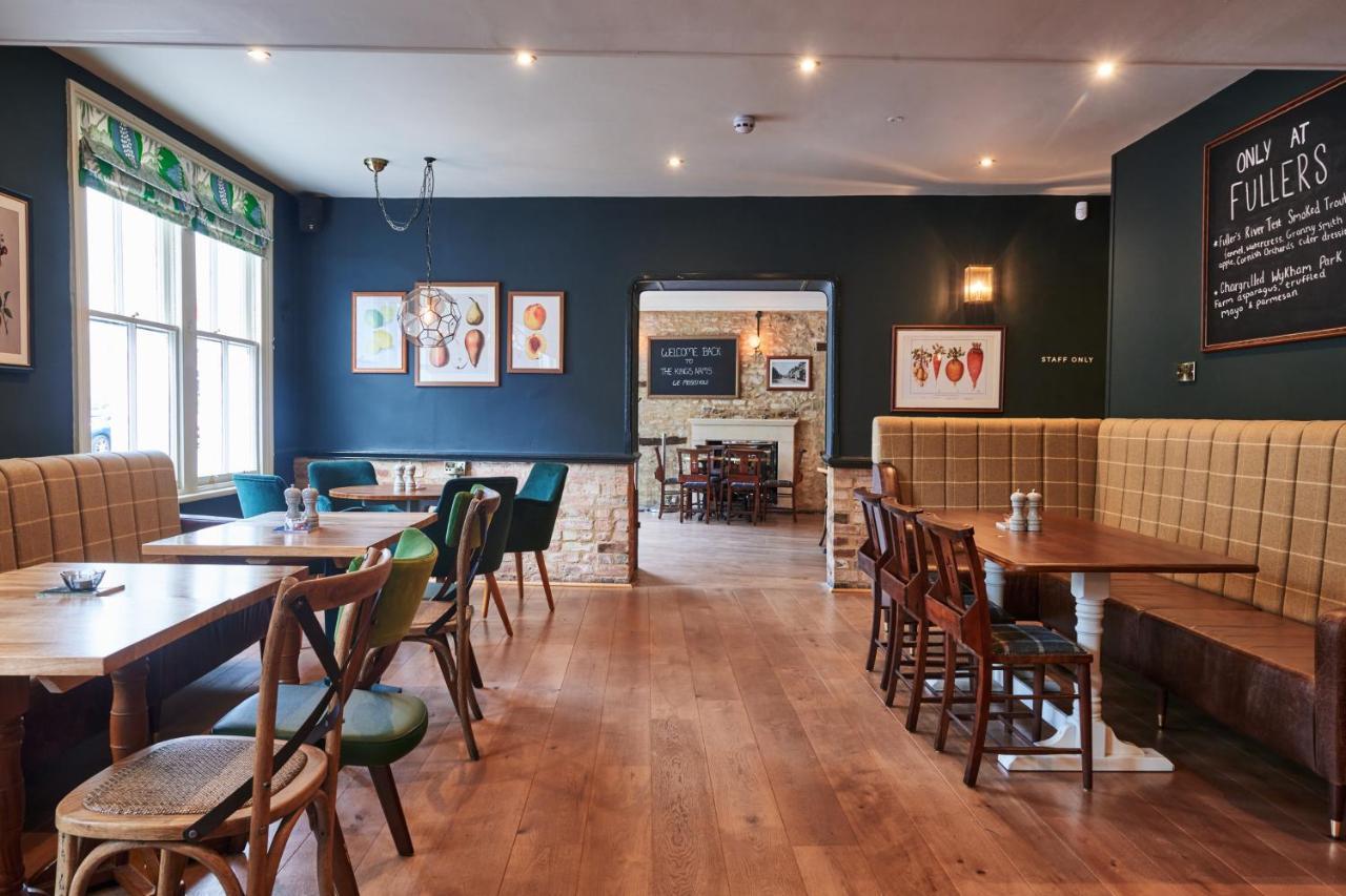 The Kings Arms Hotel Удсток Екстериор снимка