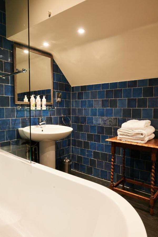 The Kings Arms Hotel Удсток Екстериор снимка