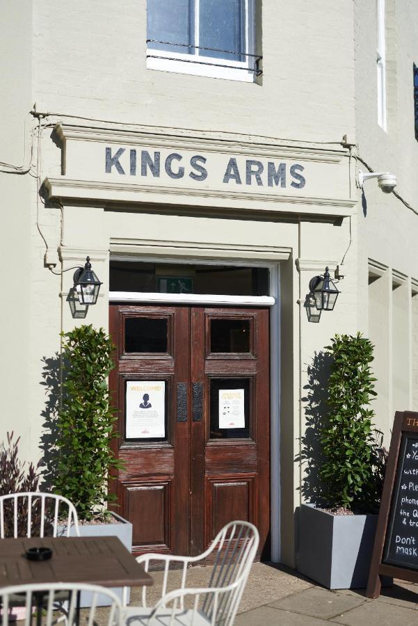 The Kings Arms Hotel Удсток Екстериор снимка
