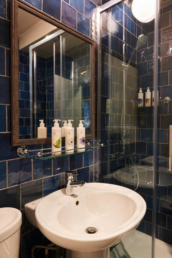 The Kings Arms Hotel Удсток Екстериор снимка