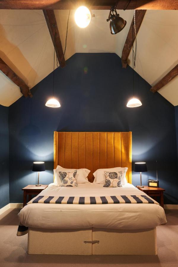 The Kings Arms Hotel Удсток Екстериор снимка