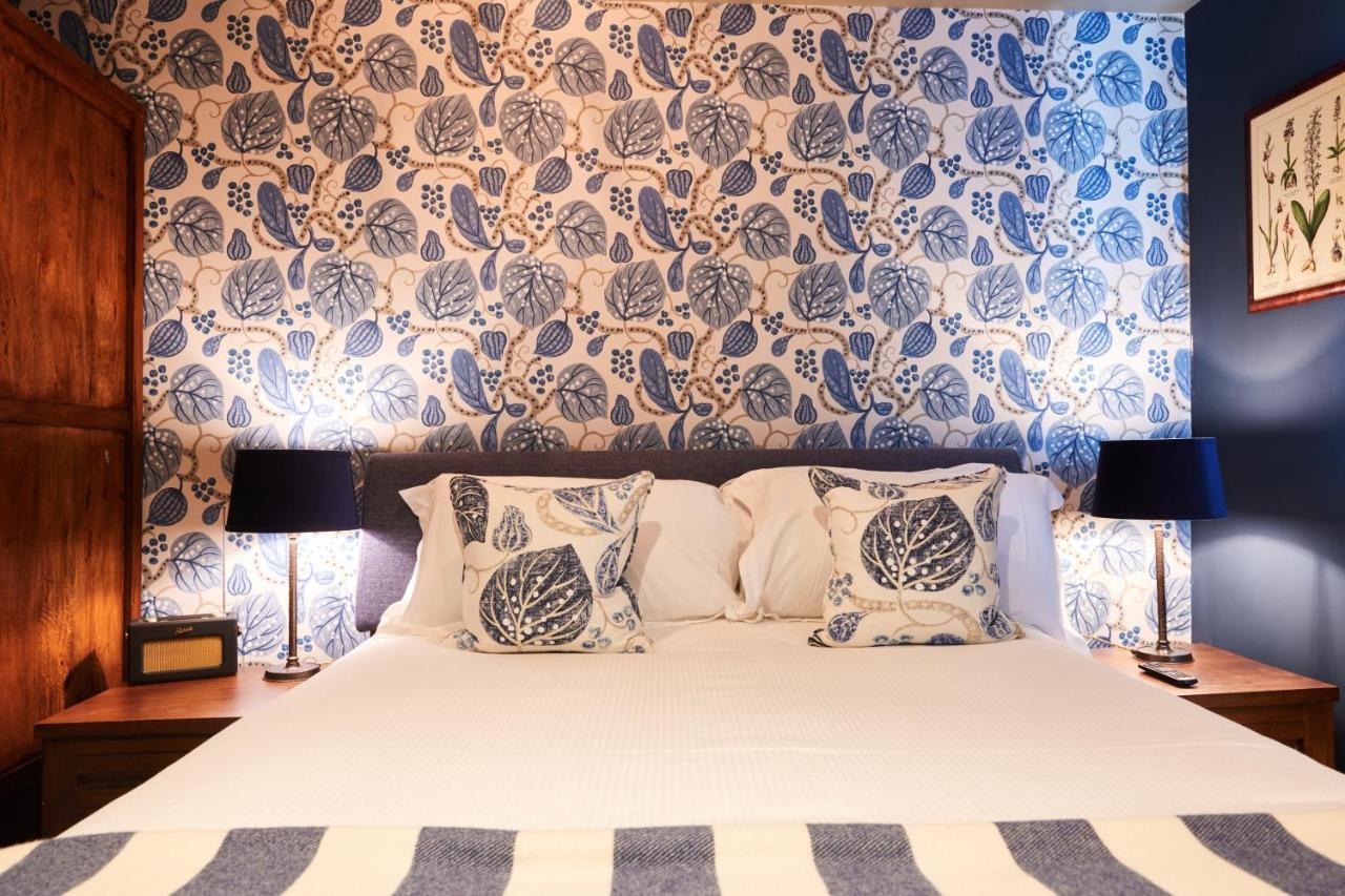 The Kings Arms Hotel Удсток Екстериор снимка